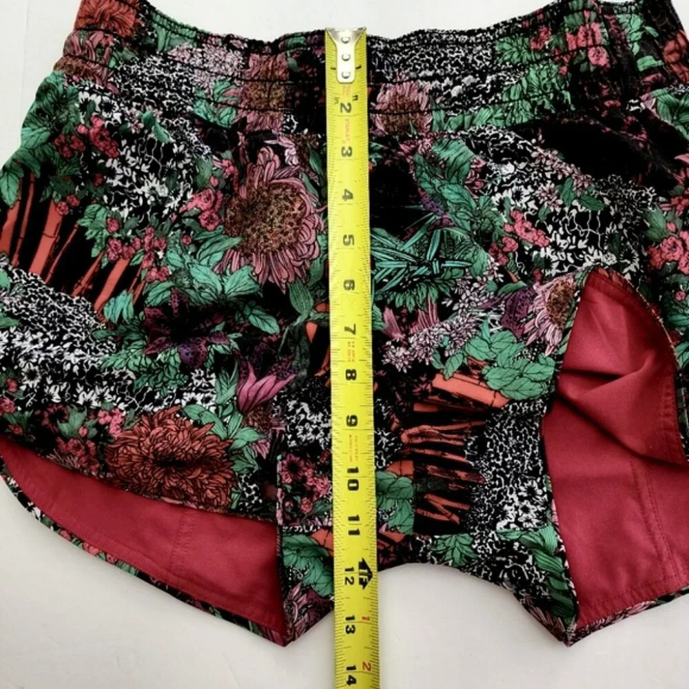 Lululemon Choose A Side Short Ruby Red Zen Garden Floral Multi 3" Inseam Size 6 - Picture 13 of 15